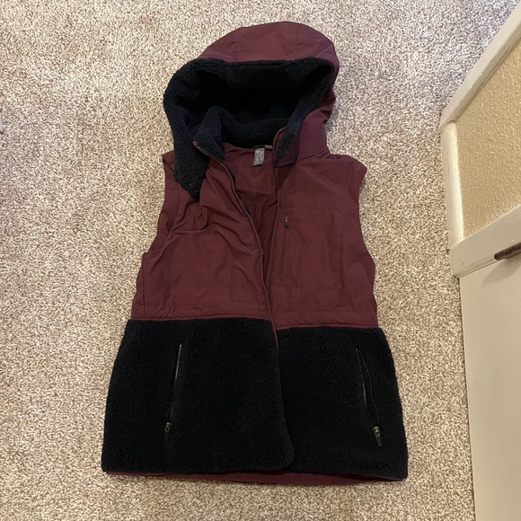 NWOT sweaty Betty fleece block vest - Picture 5 of 5
